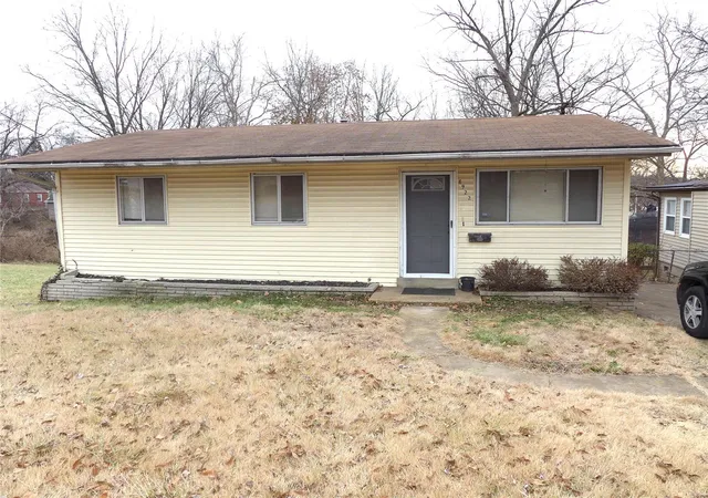 Photo 1 of Single family home for sale at 8922 Higginson Dr, Saint Louis, MO 63121 | MLS# 25023381 | Listing updated on 2025-04-16