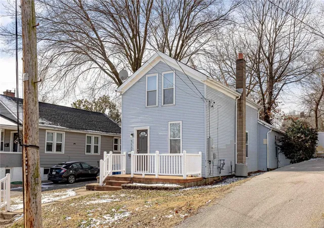 Photo 3 of Single family home for sale at 7122 Drury Ln, Saint Louis, MO 63143 | MLS# 25023410 | Listing updated on 2025-04-15