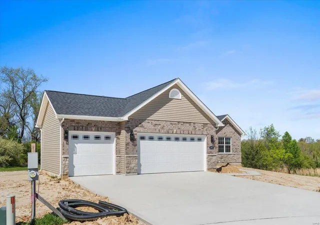 Photo 2 of Single family home for sale at 1423 Wild Ridge Ests Ct, Florissant, MO 63033 | MLS# 25023430 | Listing updated on 2025-04-16