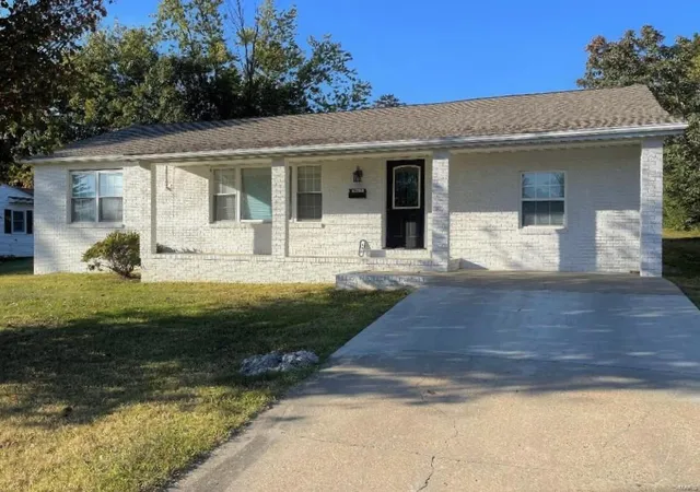 Photo 1 of Single family home for sale at 400 Hickory Hills Dr, Dexter, MO 63841 | MLS# 25023448 | Listing updated on 2025-04-15