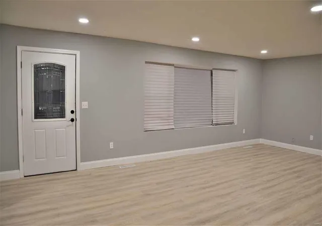Photo 2 of Single family home for sale at 400 Hickory Hills Dr, Dexter, MO 63841 | MLS# 25023448 | Listing updated on 2025-04-15