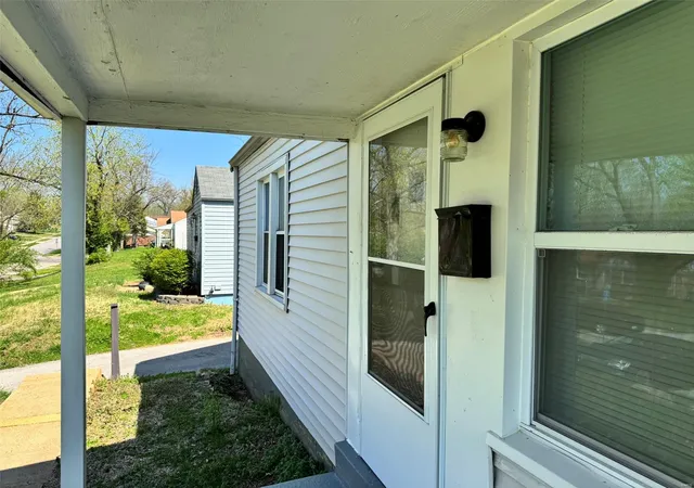 Photo 3 of Single family home for sale at 6716 Torlina Dr, Saint Louis, MO 63134 | MLS# 25023457 | Listing updated on 2025-04-15