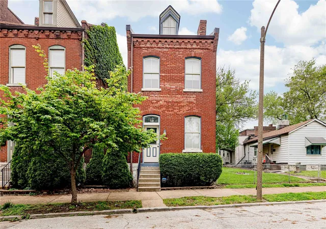Photo 1 of Single family home for sale at 2917 S 18th Street, Saint Louis, MO 63118 | MLS# 25023474 | Listing updated on 2025-05-03