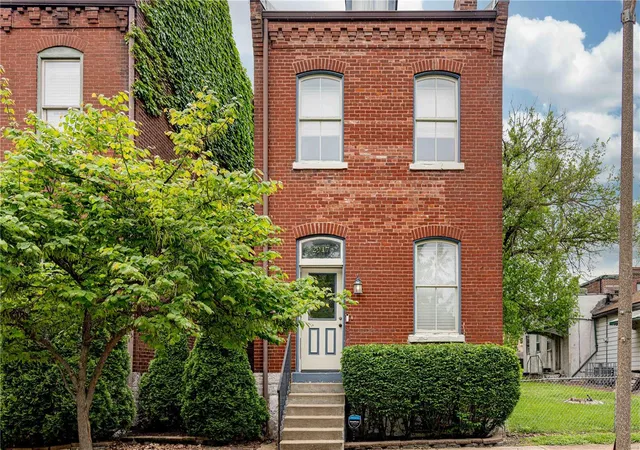 Photo 1 of Single family home for sale at 2917 S 18th Street, Saint Louis, MO 63118 | MLS# 25023474 | Listing updated on 2025-05-03
