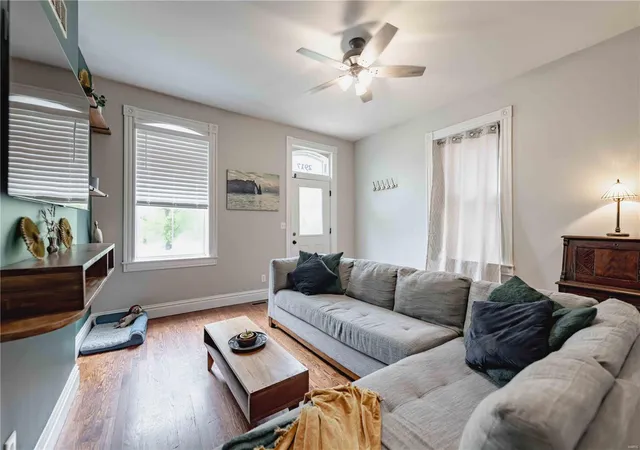Photo 4 of Single family home for sale at 2917 S 18th Street, Saint Louis, MO 63118 | MLS# 25023474 | Listing updated on 2025-05-03