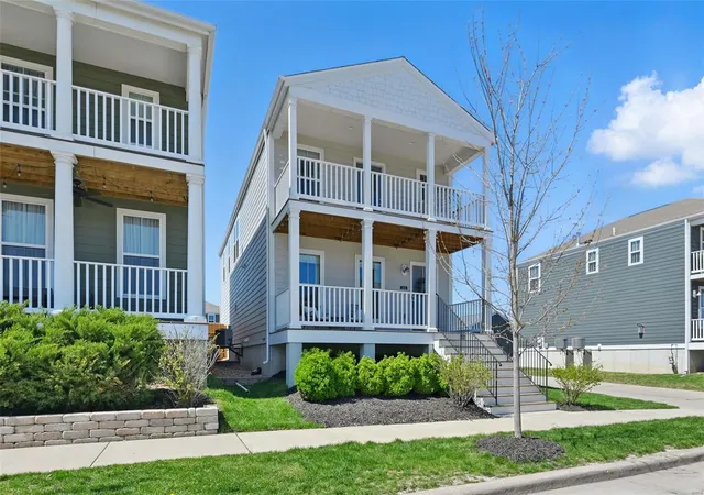 Photo 3 of Single family home for sale at 3405 Broad St, Saint Charles, MO 63301 | MLS# 25023476 | Listing updated on 2025-04-16