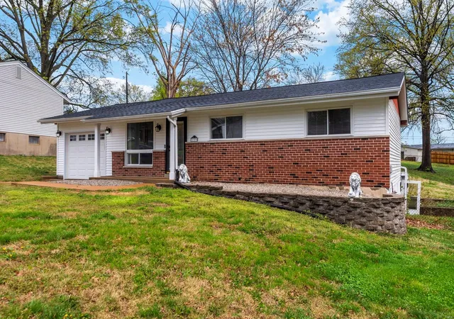 Photo 2 of Single family home for sale at 4353 Bordeaux Dr, Saint Louis, MO 63129 | MLS# 25023484 | Listing updated on 2025-04-26