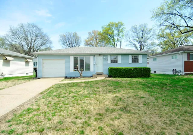 Photo 1 of Single family home for sale at 906 Virgo Ln, Saint Louis, MO 63125 | MLS# 25023518 | Listing updated on 2025-04-15