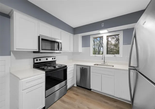 Photo 3 of Single family home for sale at 8728 Brookview Dr, Saint Louis, MO 63126 | MLS# 25023574 | Listing updated on 2025-04-28