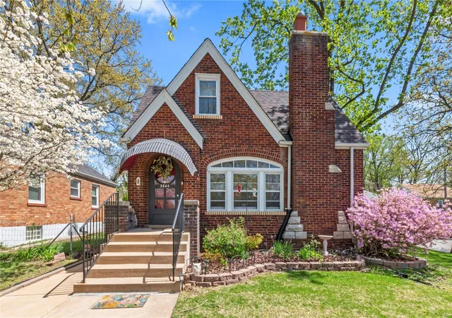 Photo 1 of Single family home for sale at 3644 Eminence Blvd, Saint Louis, MO 63114 | MLS# 25023581 | Listing updated on 2025-04-29