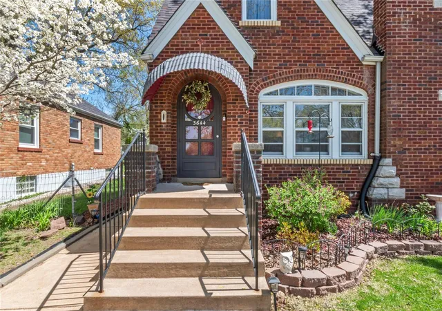 Photo 2 of Single family home for sale at 3644 Eminence Blvd, Saint Louis, MO 63114 | MLS# 25023581 | Listing updated on 2025-04-29