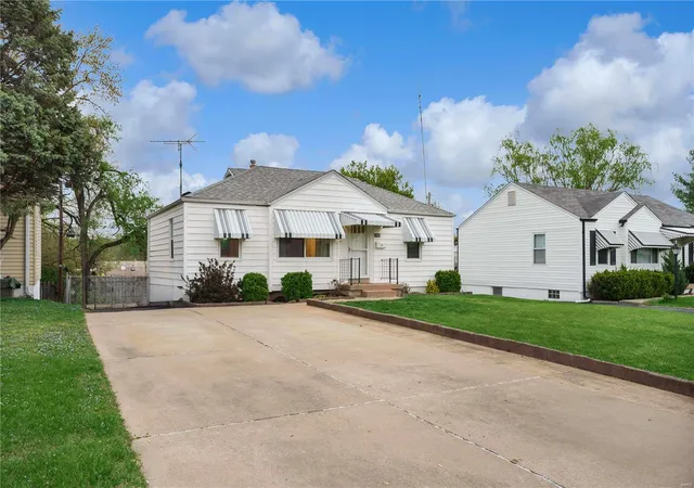 Photo 2 of Single family home for sale at 10341 Little Flower Ln, Saint Ann, MO 63074 | MLS# 25023639 | Listing updated on 2025-04-19
