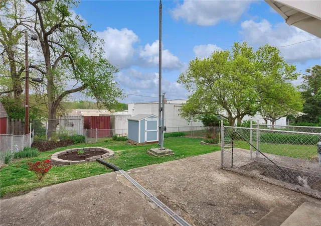 Photo 3 of Single family home for sale at 10341 Little Flower Ln, Saint Ann, MO 63074 | MLS# 25023639 | Listing updated on 2025-04-19