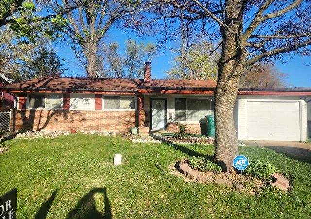 Photo 1 of Single family home for sale at 9926 Duke Dr, Saint Louis, MO 63136 | MLS# 25023648 | Listing updated on 2025-04-16