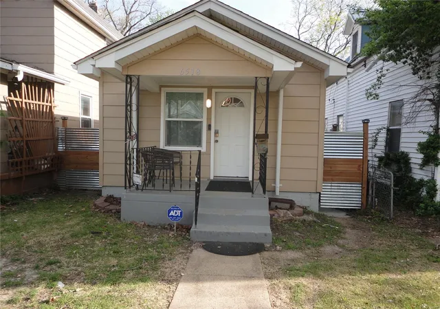 Photo 1 of Single family home for sale at 6518 Chamberlain Ave, Saint Louis, MO 63130 | MLS# 25023656 | Listing updated on 2025-04-15
