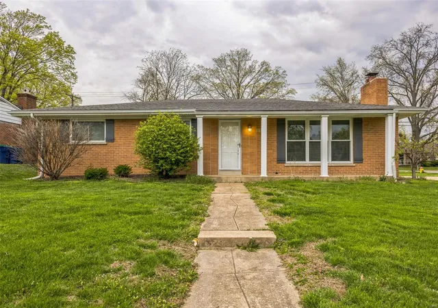 Photo 1 of Single family home for sale at 551 Larsen Ln, Saint Louis, MO 63126 | MLS# 25023659 | Listing updated on 2025-04-18