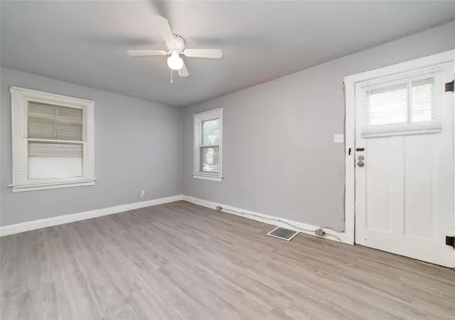 Photo 2 of Single family home for sale at 811 Marvin Ave, Saint Louis, MO 63135 | MLS# 25023735 | Listing updated on 2025-04-18