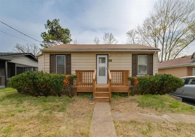 Photo 1 of Single family home for sale at 811 Marvin Ave, Saint Louis, MO 63135 | MLS# 25023735 | Listing updated on 2025-04-18