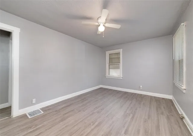 Photo 3 of Single family home for sale at 811 Marvin Ave, Saint Louis, MO 63135 | MLS# 25023735 | Listing updated on 2025-04-18