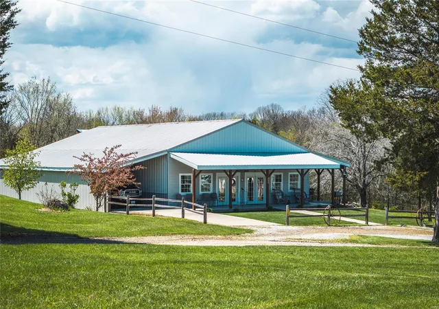 Photo 2 of House for sale at 6025 Spring Hl Ln, French Village, MO 63036 | MLS# 25023739 | Listing updated on 2025-04-16