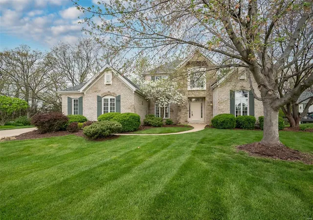 Photo 1 of Single family home for sale at 210 Evesham, Lake Saint Louis, MO 63367 | MLS# 25023745 | Listing updated on 2025-04-18