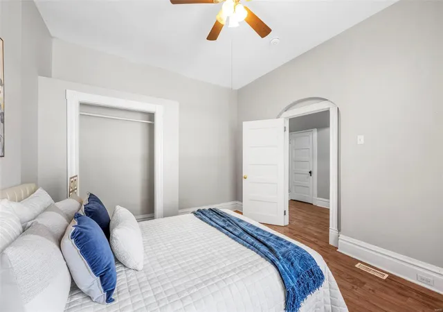 Photo 4 of Single family home for sale at 2028 Russell Blvd, Saint Louis, MO 63104 | MLS# 25023806 | Listing updated on 2025-04-21
