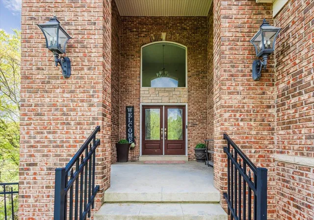 Photo 1 of Single family home for sale at 9542 Country Clb Grn, Saint Louis, MO 63127 | MLS# 25023836 | Listing updated on 2025-05-02