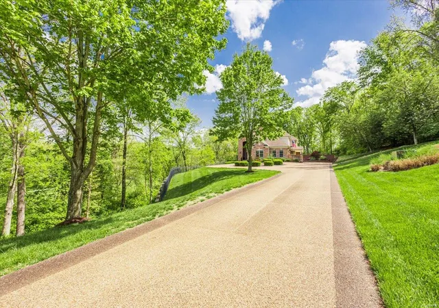 Photo 3 of Single family home for sale at 9542 Country Clb Grn, Saint Louis, MO 63127 | MLS# 25023836 | Listing updated on 2025-05-02