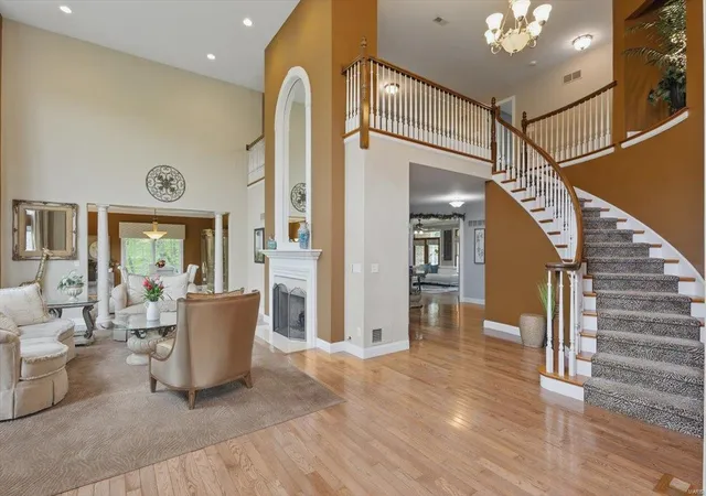Photo 4 of Single family home for sale at 9542 Country Clb Grn, Saint Louis, MO 63127 | MLS# 25023836 | Listing updated on 2025-05-02
