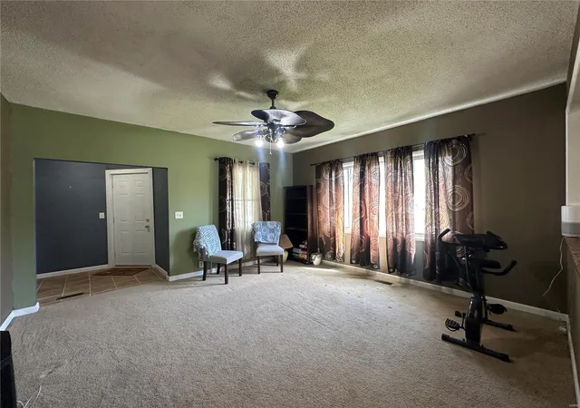 Photo 4 of Single family home for sale at 300 West 5th, New London, MO 63459 | MLS# 25023854 | Listing updated on 2025-04-17