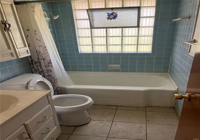 Photo 3 of Single family home for sale at 1233 Waldorf Dr, Saint Louis, MO 63137 | MLS# 25023870 | Listing updated on 2025-04-21