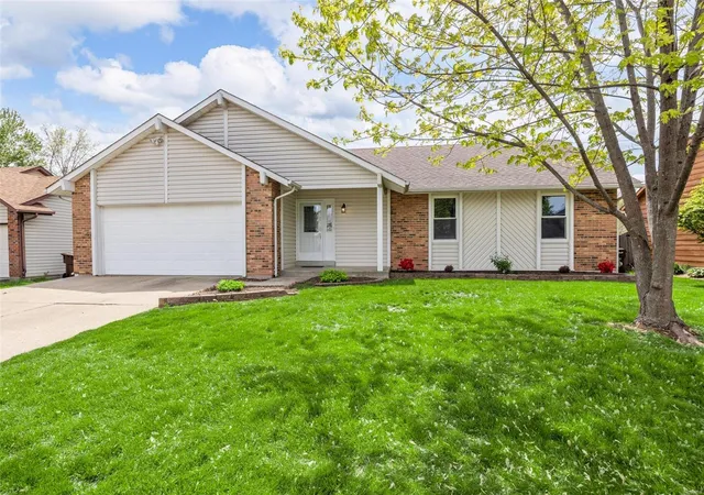 Photo 1 of Single family home for sale at 16 Spencer Trails, Saint Peters, MO 63376 | MLS# 25023900 | Listing updated on 2025-04-26
