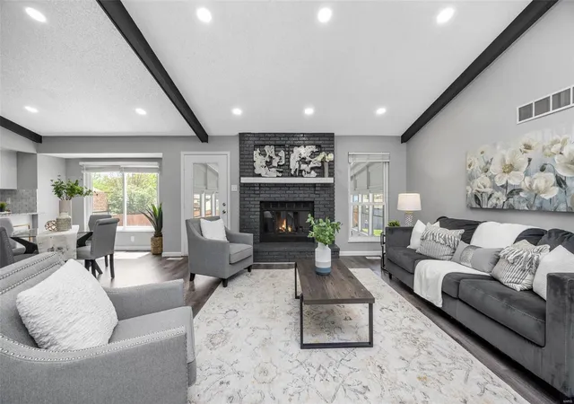 Photo 2 of Single family home for sale at 16 Spencer Trails, Saint Peters, MO 63376 | MLS# 25023900 | Listing updated on 2025-04-26