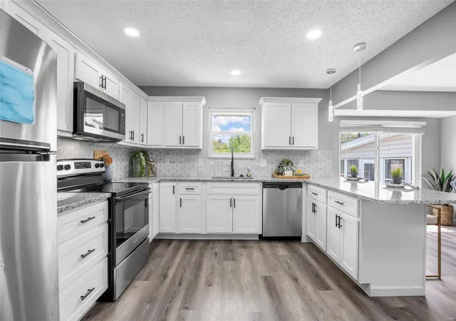 Photo 3 of Single family home for sale at 16 Spencer Trails, Saint Peters, MO 63376 | MLS# 25023900 | Listing updated on 2025-04-26