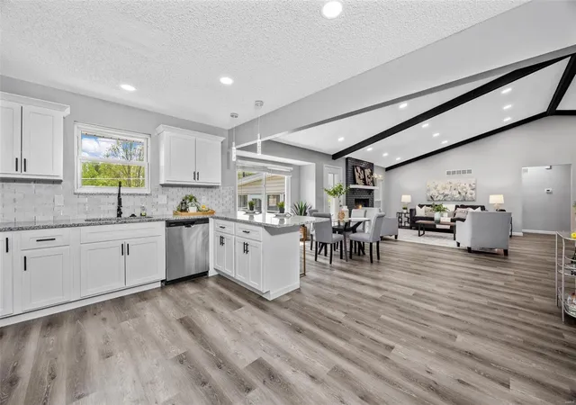 Photo 4 of Single family home for sale at 16 Spencer Trails, Saint Peters, MO 63376 | MLS# 25023900 | Listing updated on 2025-04-26