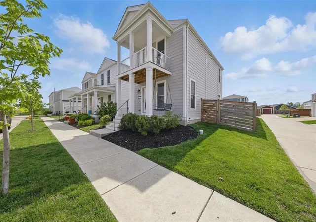 Photo 2 of Single family home for sale at 3010 Harpool St, Saint Charles, MO 63301 | MLS# 25023921 | Listing updated on 2025-04-30