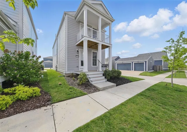 Photo 3 of Single family home for sale at 3010 Harpool St, Saint Charles, MO 63301 | MLS# 25023921 | Listing updated on 2025-04-30