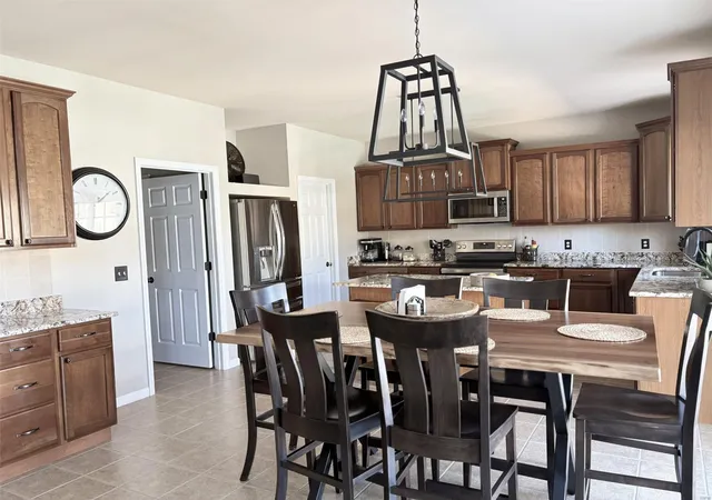 Photo 3 of Sale Pending at 1224 Twinleaf Cir, Saint Peters, MO 63376 | MLS# 25023925 | Listing updated on 2025-04-30