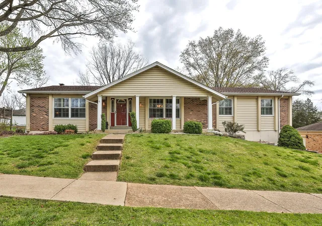Photo 1 of Single family home for sale at 5346 Royal Hills Dr, Saint Louis, MO 63129 | MLS# 25023926 | Listing updated on 2025-04-18
