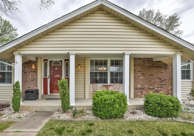 Photo 3 of Single family home for sale at 5346 Royal Hills Dr, Saint Louis, MO 63129 | MLS# 25023926 | Listing updated on 2025-04-18