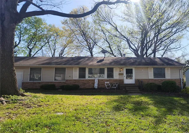 Photo 1 of Single family home for sale at 10221 Unicorn Dr, Saint Louis, MO 63137 | MLS# 25023938 | Listing updated on 2025-04-17