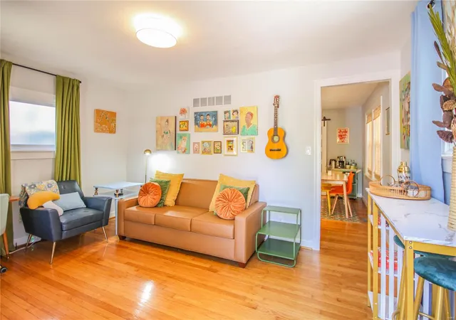 Photo 2 of Single family home for sale at 4250 Juniata St, Saint Louis, MO 63116 | MLS# 25023962 | Listing updated on 2025-04-16
