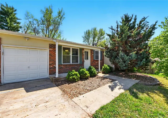Photo 1 of Single family home for sale at 20 Wilbert Dr, Saint Charles, MO 63304 | MLS# 25023993 | Listing updated on 2025-04-25