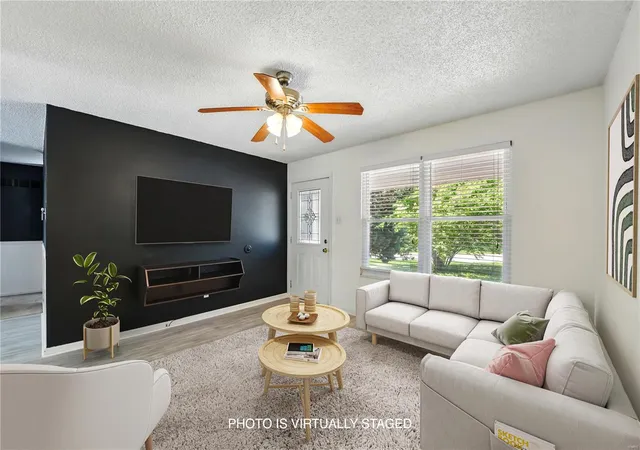 Photo 3 of Single family home for sale at 20 Wilbert Dr, Saint Charles, MO 63304 | MLS# 25023993 | Listing updated on 2025-04-25
