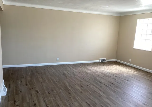 Photo 3 of Single family home for sale at 9858 Winkler Dr, Saint Louis, MO 63136 | MLS# 25024007 | Listing updated on 2025-04-18