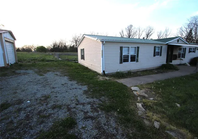 Photo 3 of Single family home for sale at 18297 Heritage Dr, Farmington, MO 63640 | MLS# 25024013 | Listing updated on 2025-04-17