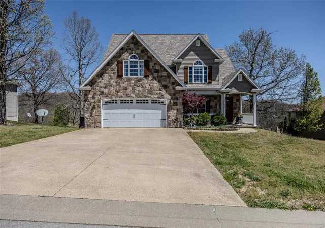 Photo 1 of Single family home for sale at 154 Ridgeview Dr, Saint Robert, MO 65584 | MLS# 25024089 | Listing updated on 2025-04-17