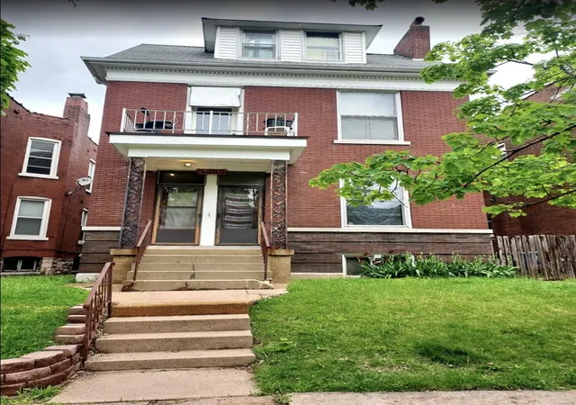 Photo 1 of Sale Pending at 3659 Connecticut St, Saint Louis, MO 63116 | MLS# 25024205 | Listing updated on 2025-04-29