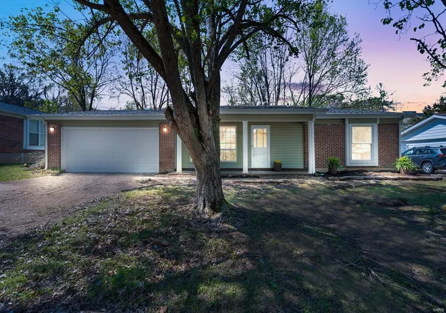 Photo 1 of Single family home for sale at 5609 Viewpoint Ln, Saint Louis, MO 63128 | MLS# 25024266 | Listing updated on 2025-04-18