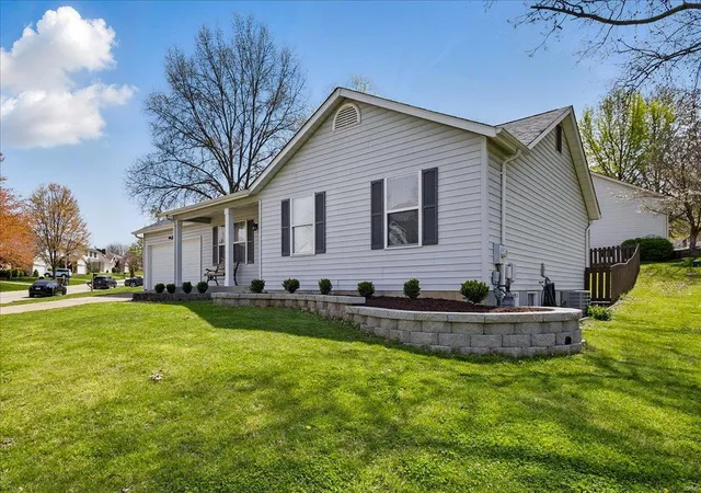 Photo 2 of Single family home for sale at 538 Misty Moss Ln, Saint Peters, MO 63376 | MLS# 25024267 | Listing updated on 2025-04-18